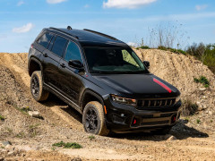 Jeep Brings Trailhawk Back to the Grand Cherokee for 2027 pic #8533