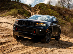 Jeep Brings Trailhawk Back to the Grand Cherokee for 2027 pic #8538