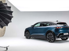 Renault Refreshes the Megane EV With New Styling, Longer Driving Range pic #8561