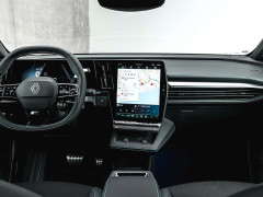 Renault Refreshes the Megane EV With New Styling, Longer Driving Range pic #8566