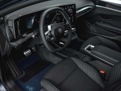 Renault Refreshes the Megane EV With New Styling, Longer Driving Range pic #8567