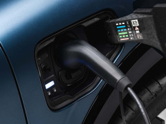 Renault Refreshes the Megane EV With New Styling, Longer Driving Range pic #8595