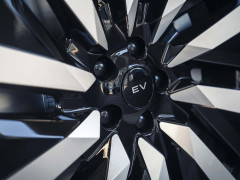 Range Rover Sport EV Preview: Land Rover's Luxury SUV Goes Silent pic #8800