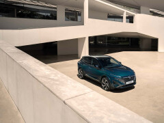 Nissan Qashqai e-POWER Claims Guinness Mileage Crown on One Fuel Fill pic #9125