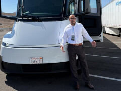 Production 1,076-HP Tesla Semi Truck Rolls Out at Dedicated Nevada Plant pic #9892