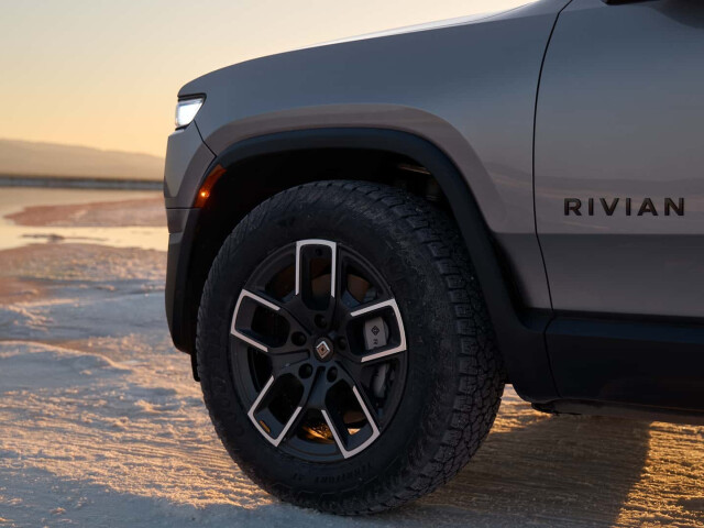 Rivian R1S II photo 209996