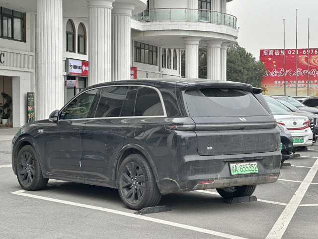 Li Auto L8 I (X02) photo 209417