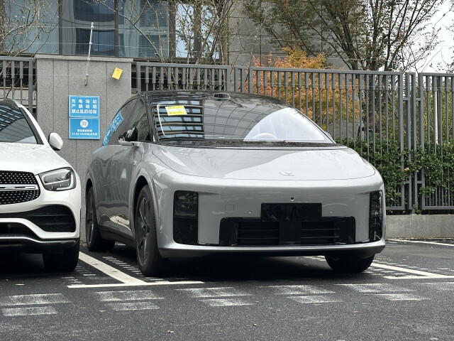 Li Auto i8 I photo 209423