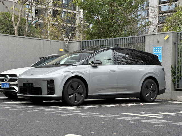 Li Auto i8 I photo 209424