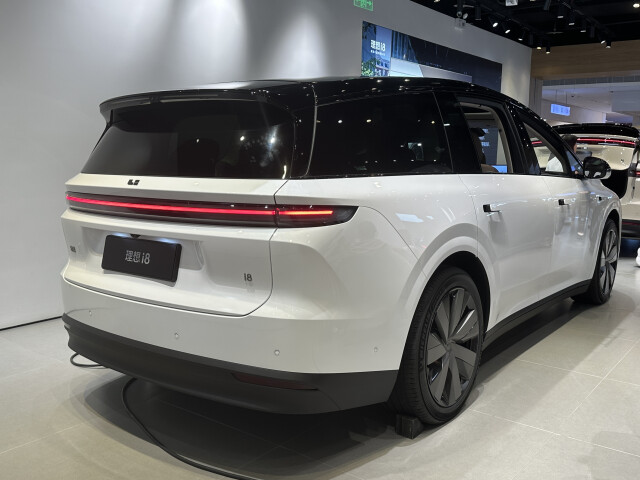 Li Auto i8 I photo 209425