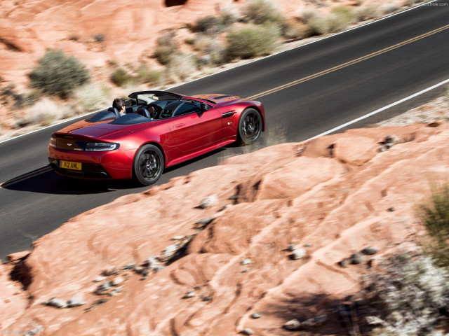 aston martin v12 vantage s roadster pic #124832