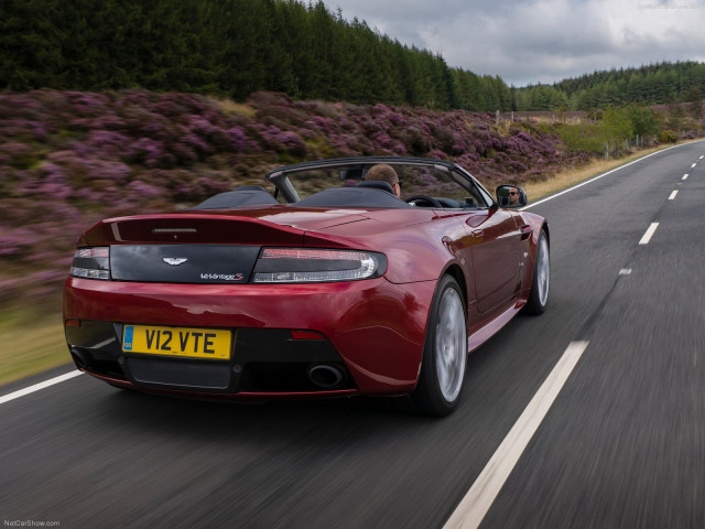 aston martin v12 vantage s roadster pic #131703