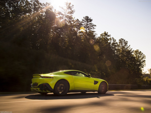 aston martin vantage pic #183640