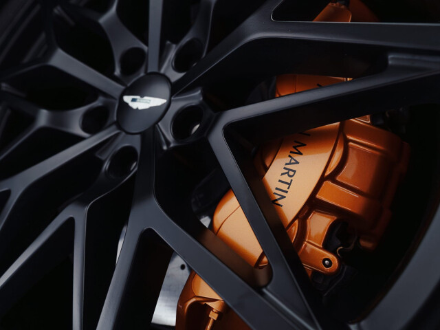 Aston Martin Valen I photo 211290