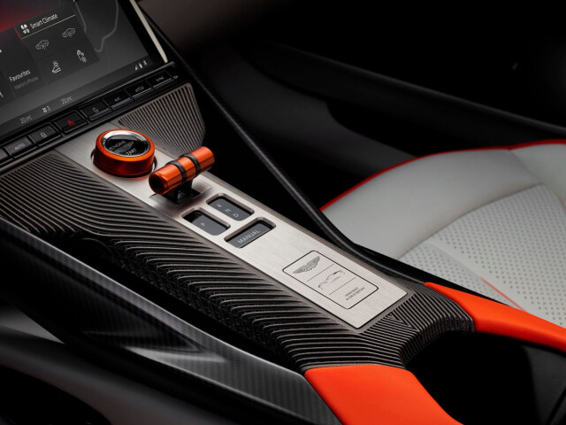 Aston Martin Valen I photo 211296