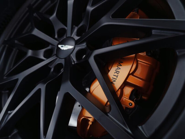 Aston Martin Valen I photo 211335