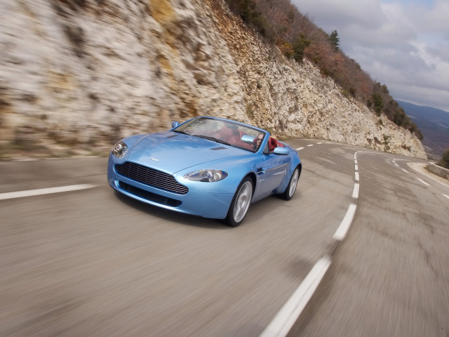 aston martin v8 vantage roadster pic #45340