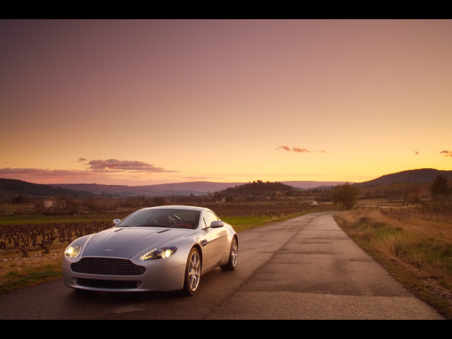 aston martin v8 vantage pic #45345