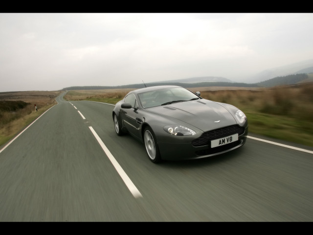 aston martin v8 vantage pic #45348