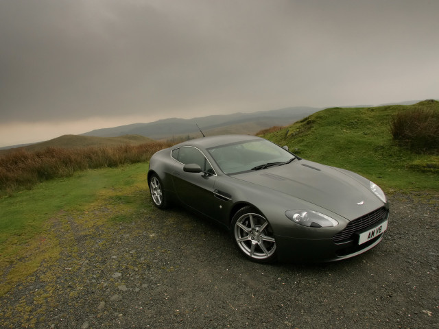 aston martin v8 vantage pic #45350