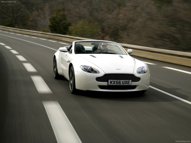 aston martin v8 vantage roadster pic #47526