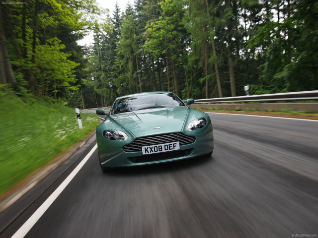 aston martin v8 vantage pic #56679