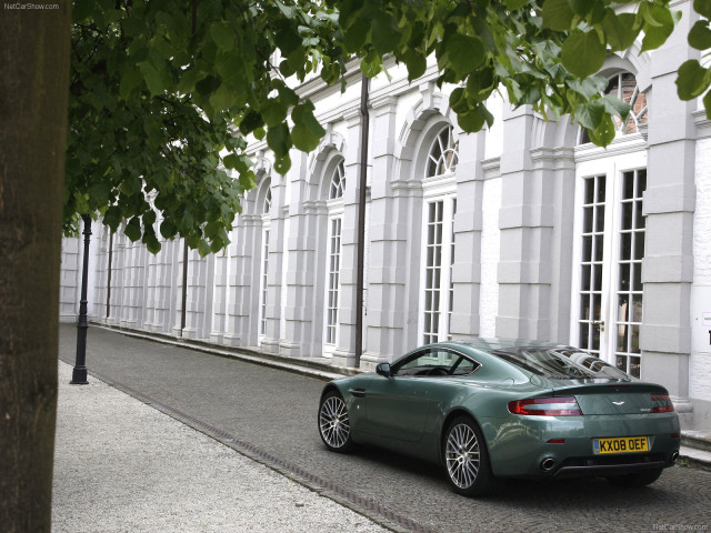 aston martin v8 vantage pic #56680