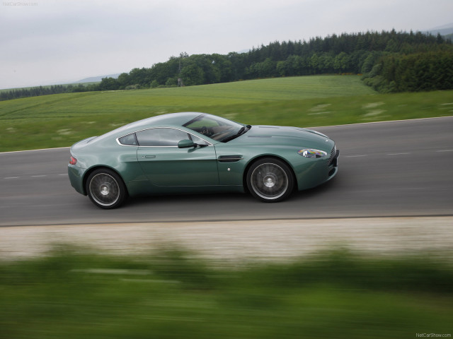 aston martin v8 vantage pic #56699