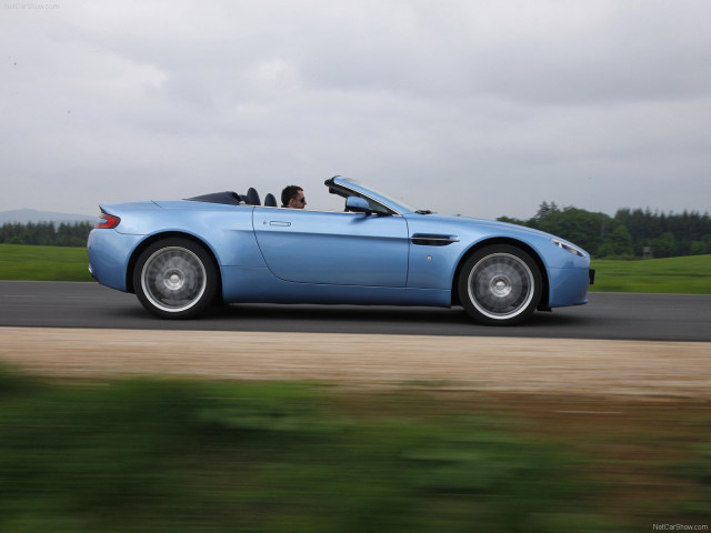 aston martin v8 vantage roadster pic #56724