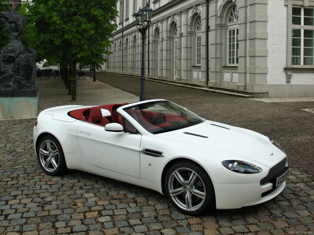 aston martin v8 vantage roadster pic #56734