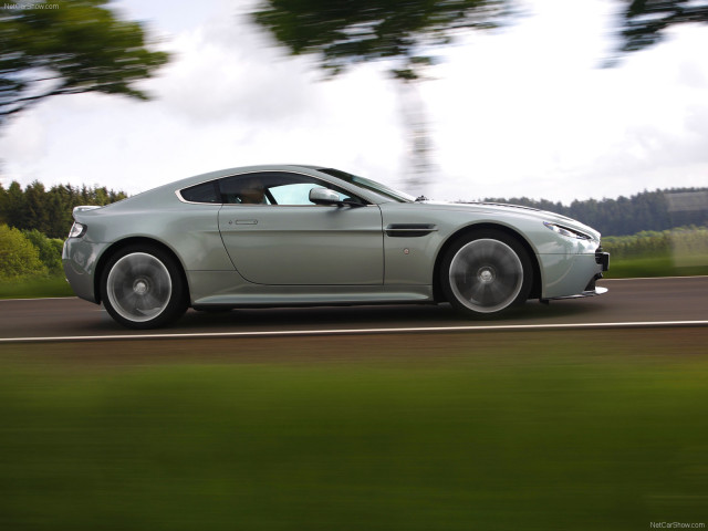 aston martin v12 vantage pic #64318