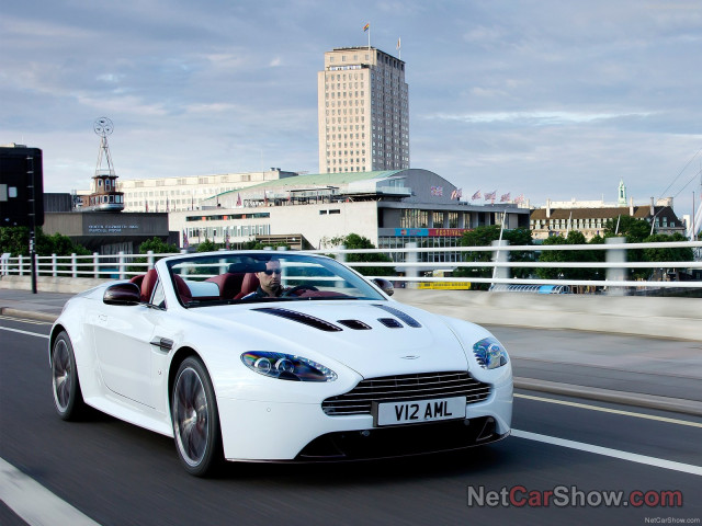 aston martin v12 vantage roadster pic #93518