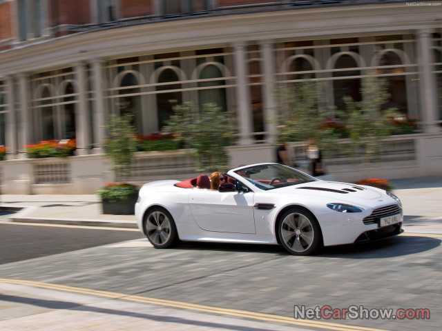 aston martin v12 vantage roadster pic #93521