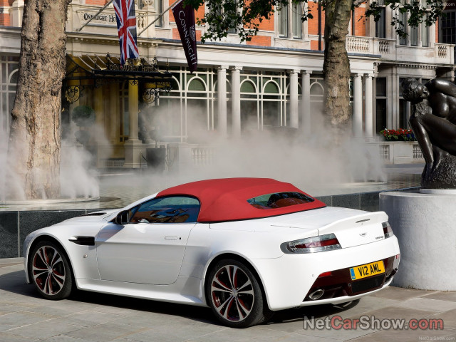 aston martin v12 vantage roadster pic #93524