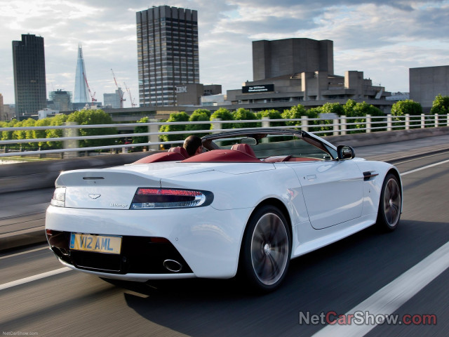 aston martin v12 vantage roadster pic #93525