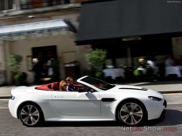 aston martin v12 vantage roadster pic #93528