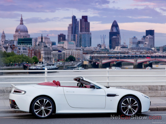 aston martin v12 vantage roadster pic #93529