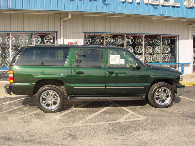 chevrolet suburban pic #25130