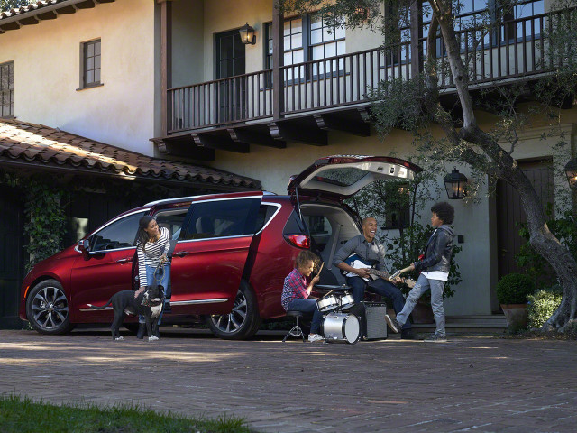 chrysler town and country pic #159745