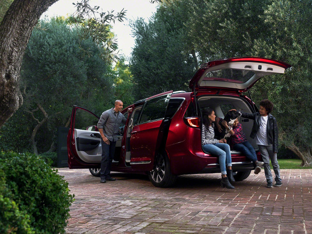 chrysler town and country pic #159759