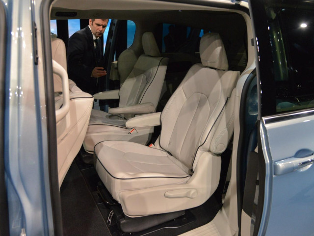chrysler town and country pic #159777