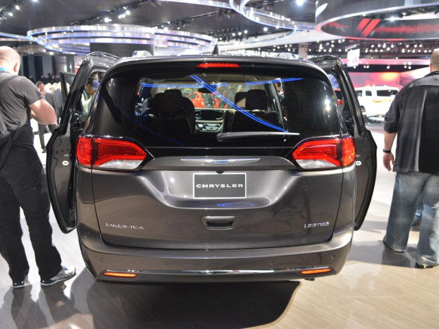 chrysler town and country pic #159778