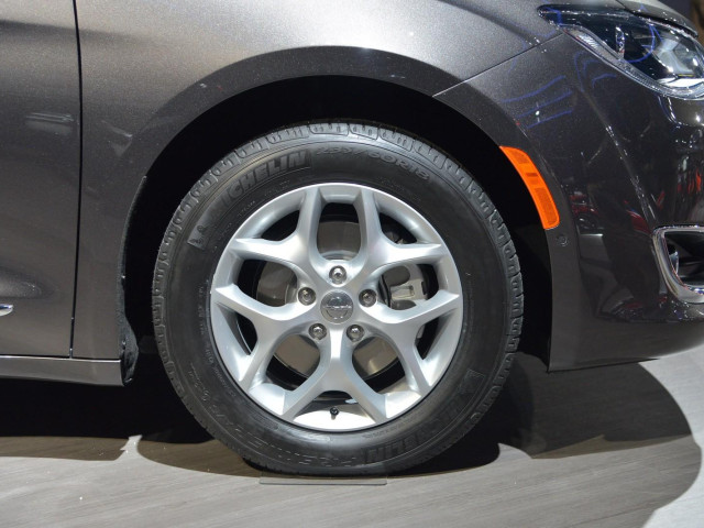 chrysler town and country pic #159779
