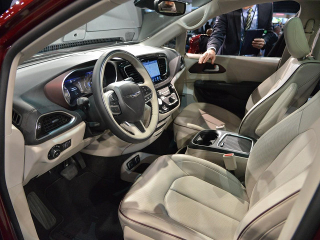 chrysler town and country pic #159782