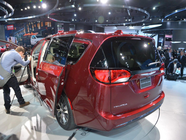 chrysler town and country pic #159783