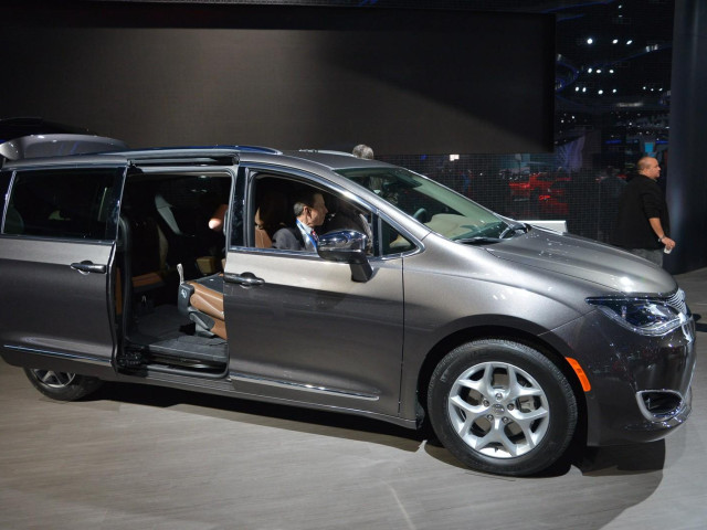 chrysler town and country pic #159786
