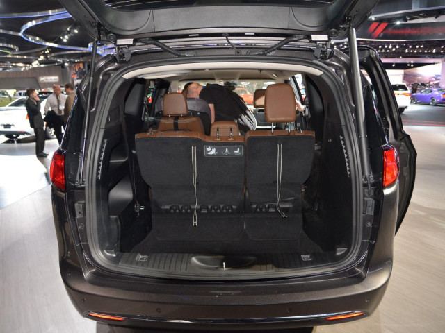 chrysler town and country pic #159789