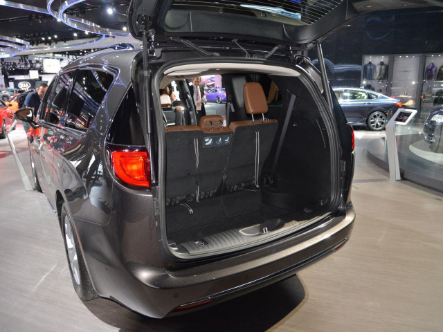 chrysler town and country pic #159790
