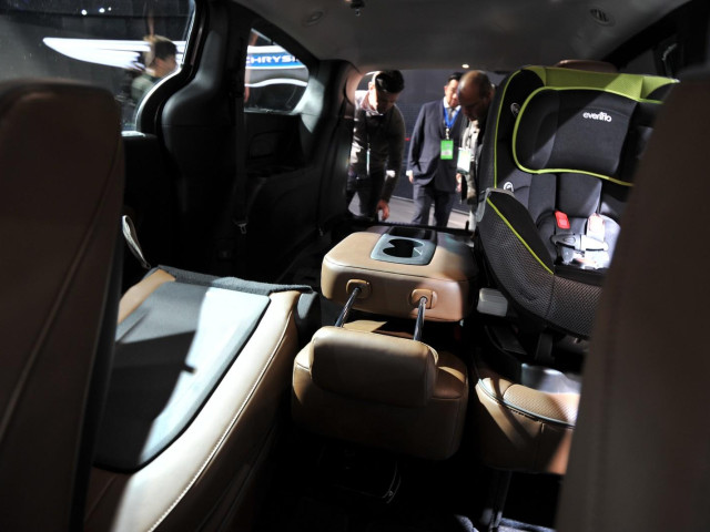 chrysler town and country pic #159791