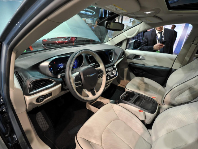 chrysler town and country pic #159792